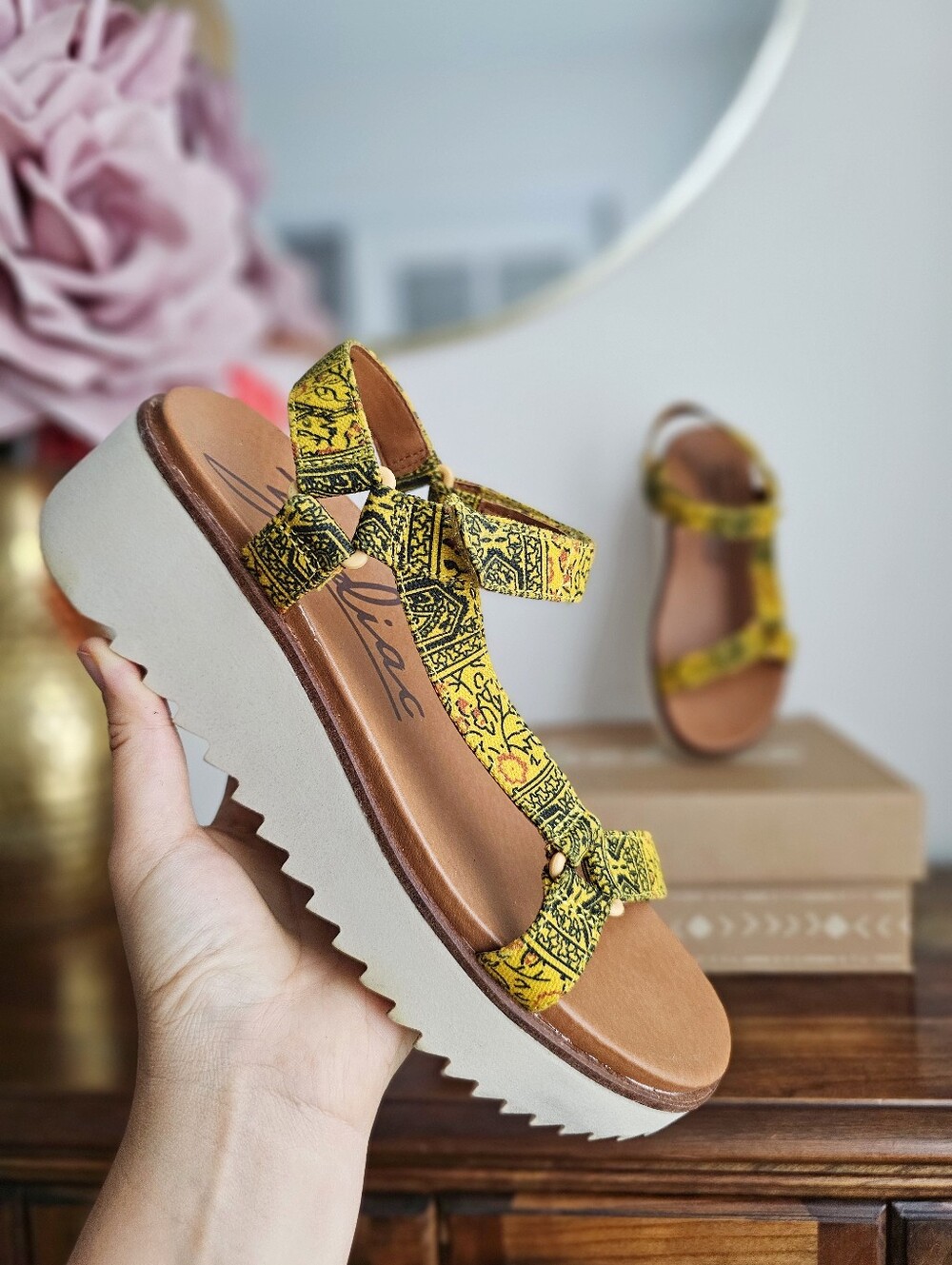 Zodiac Yellow Boho Print Platform Sandals Chunky Lug Sole Women's 7.5